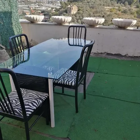 Albenga Liguria Con 2 Terrazzi E Giardino 8 Posti Letto * Lusignano