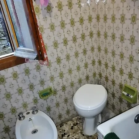 Albenga Liguria Con 2 Terrazzi E Giardino 8 Posti Letto Lusignano