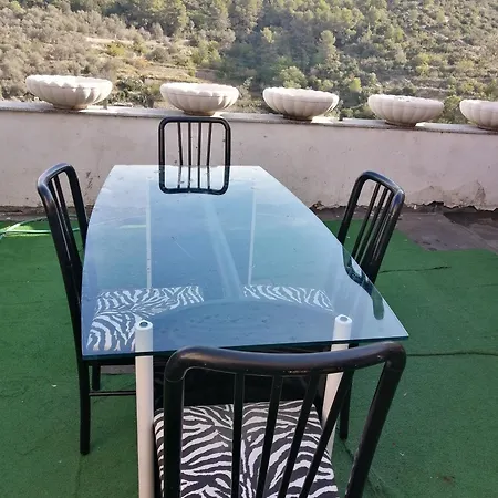 Albenga Liguria Con 2 Terrazzi E Giardino 8 Posti Letto Lusignano