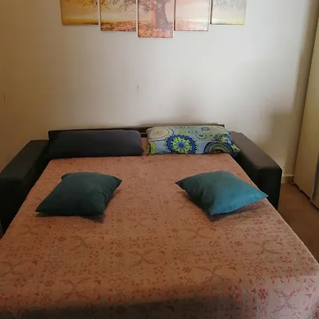 Albenga Liguria Con 2 Terrazzi E Giardino 8 Posti Letto Lusignano